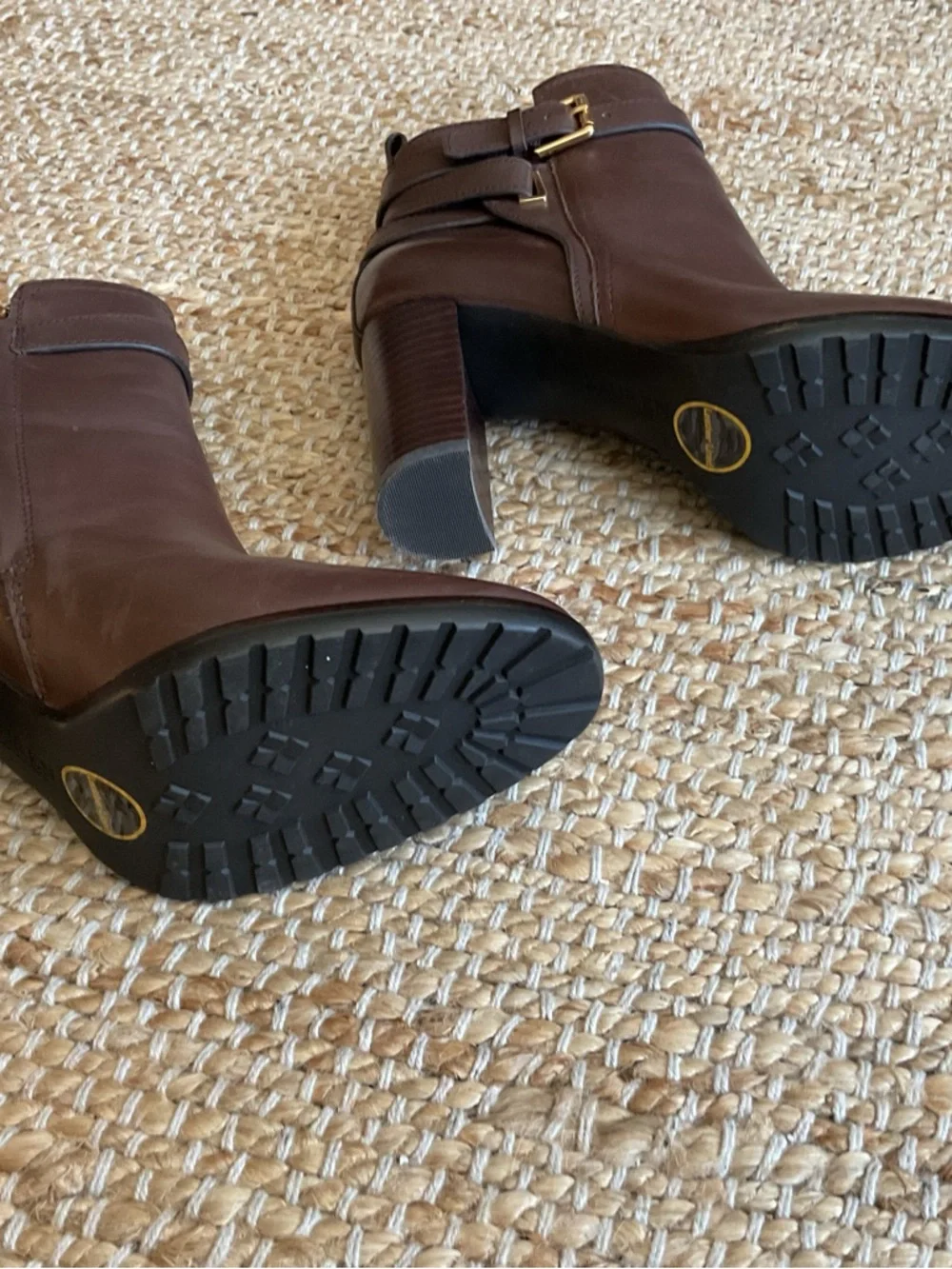 Lauren Ralph Lauren Madisyn burnished boots. 7.5 women - Picture 5 of 6